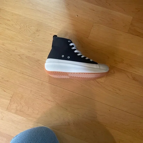 Winnona Lace-Up Platform Sneaker
MADDEN GIRL NWT size 7.5 - Picture 11 of 16